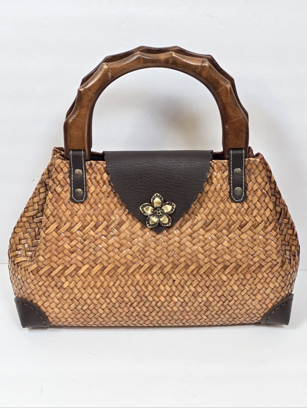 HandWoven Straw Tote Handbag Woodem Handles Brass Floral Accent Cottagecore